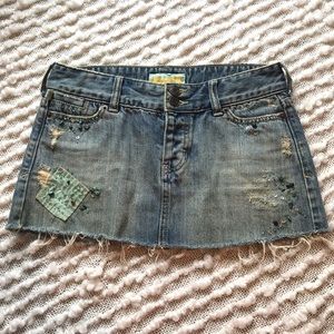 Hollister Distressed Denim Beaded Mini Skirt Sz 1